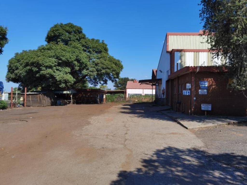 950 m² in Rustenburg Indu... CL5758 Just Property