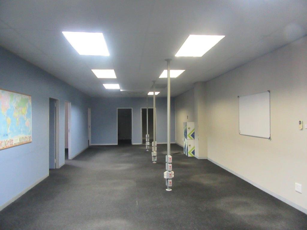 210 m² Office in Port Elizabeth Ce... CL6084 Just Property