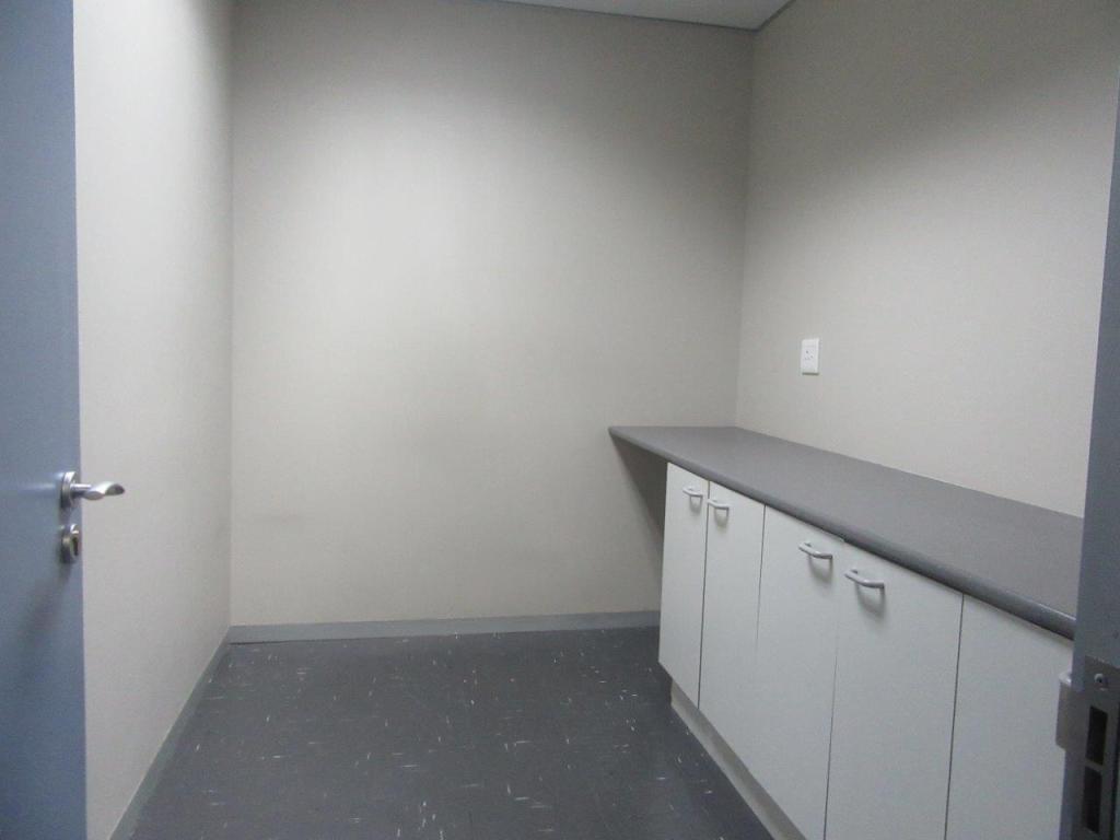 210 m² Office in Port Elizabeth Ce... CL6084 Just Property