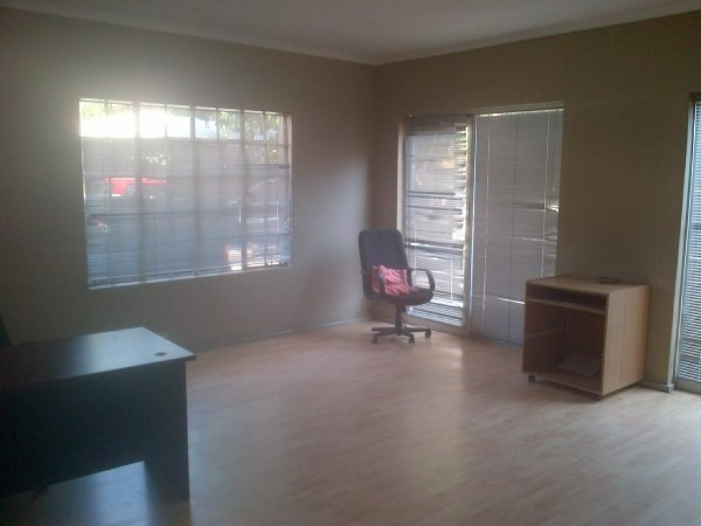 450 m² Office in Rustenburg Centra... CL6996 Just Property