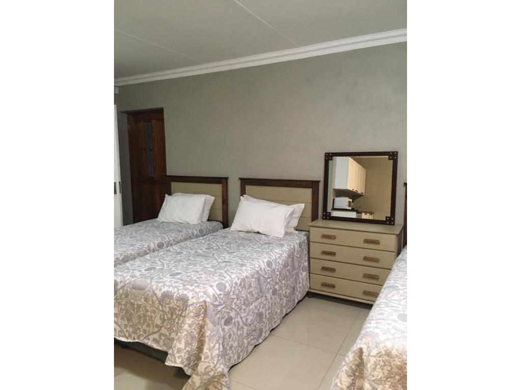 3 Bedroom House in Wavecrest, Jeffr... HL597 Just Property