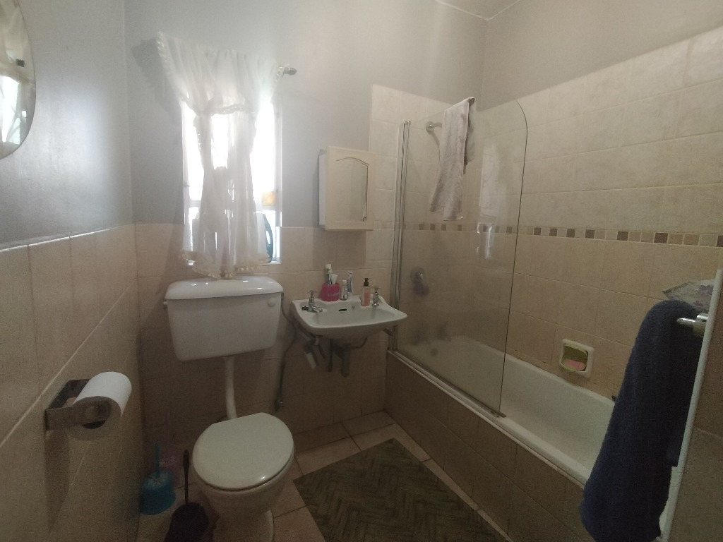 1 Bedroom Apartment in Scottsville,... RL926306 Just Property