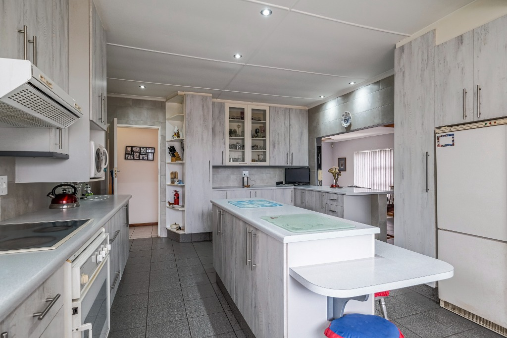 3 Bedroom Freehold in Amsterdamhoek... RL930000 Just Property