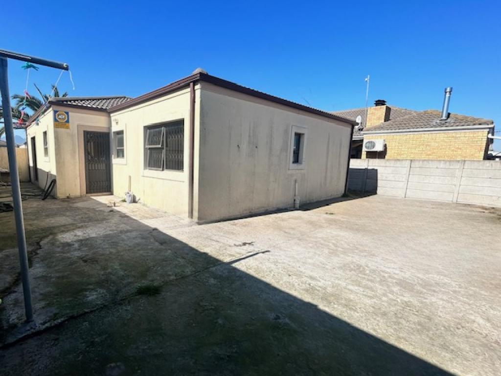 3 Bedroom House in Viking Village, RL936268 Just Property