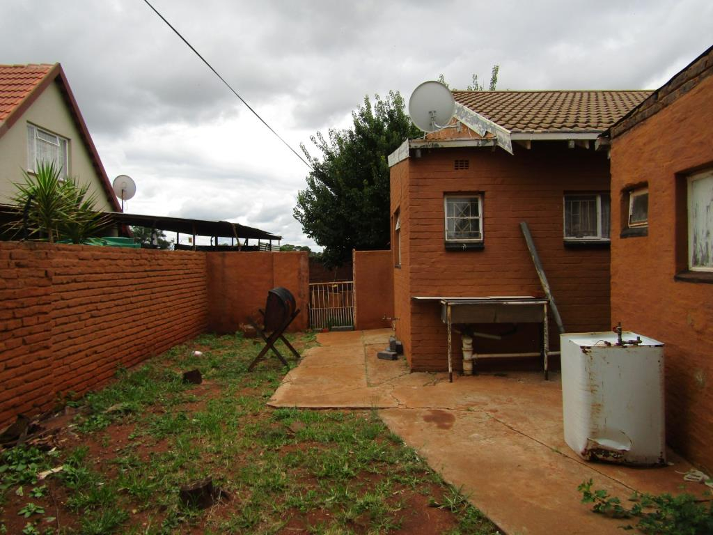 3 Bedroom Townhouse in Welverdiend,... RL888924 Just Property