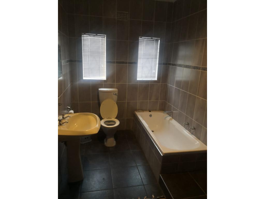 4 Bedroom House in Johnson Park, Wo... RL906033 Just Property