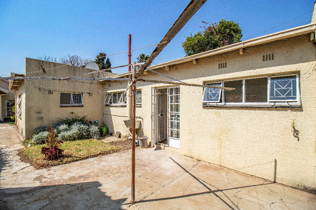 3 Bedroom Freehold in East Town, Jo... RL920623 Just Property