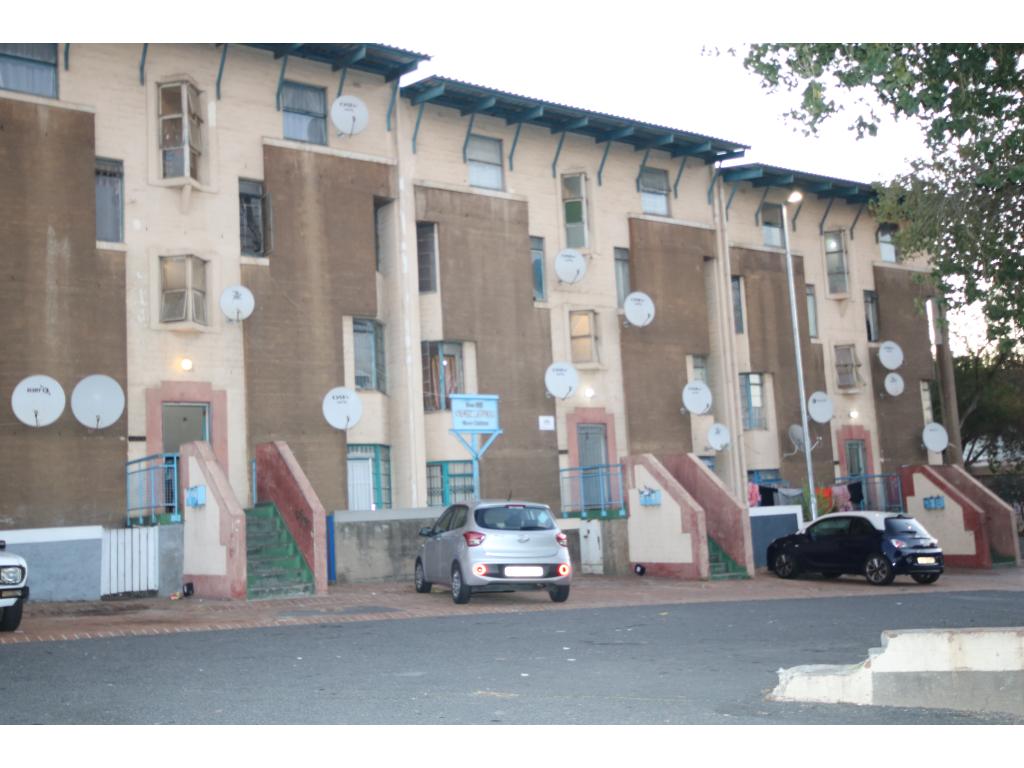 1 Bedroom Flat in Zonnebloem, Cape RL914989 Just Property