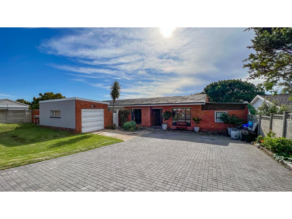 3 Bedroom House in Charlo, Port Eli... RL919013 Just Property