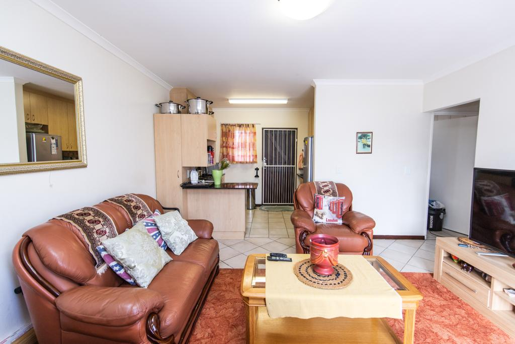 2 Bedroom Townhouse in Kabega, Port... RL920353 Just Property