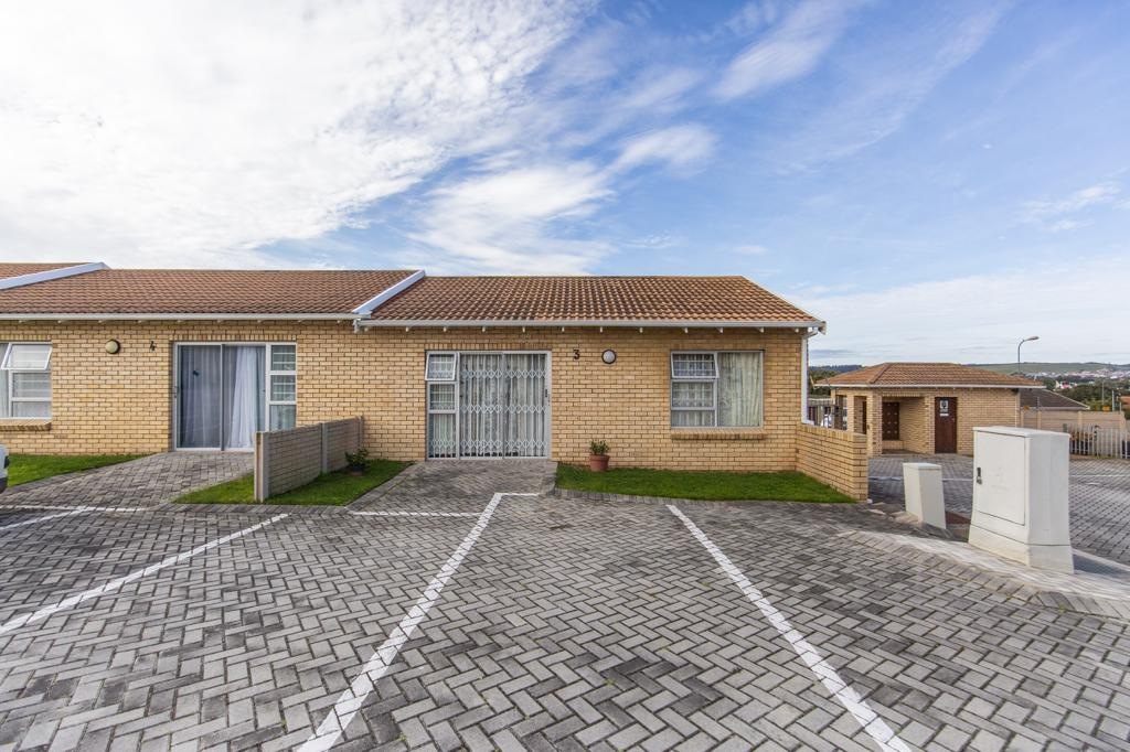 2 Bedroom Townhouse in Kabega, Port... RL920353 Just Property