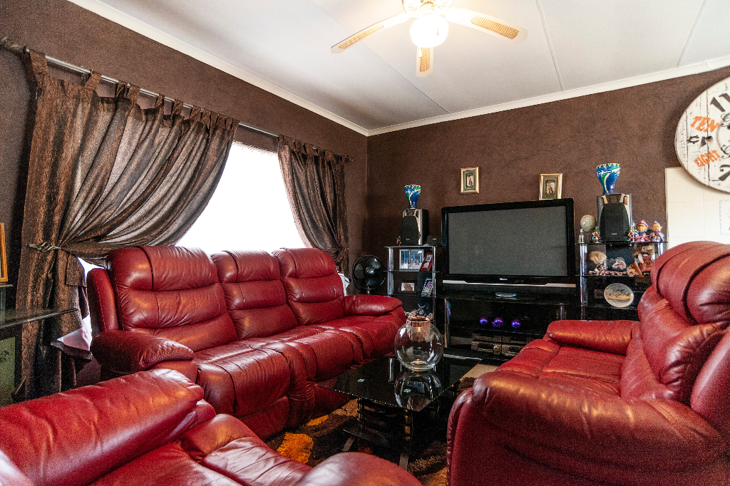 4 Bedroom House in Bergsig, Heidelb... RL919987 Just Property