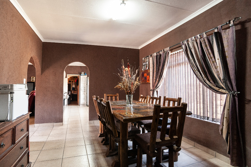 4 Bedroom House in Bergsig, Heidelb... RL919987 Just Property