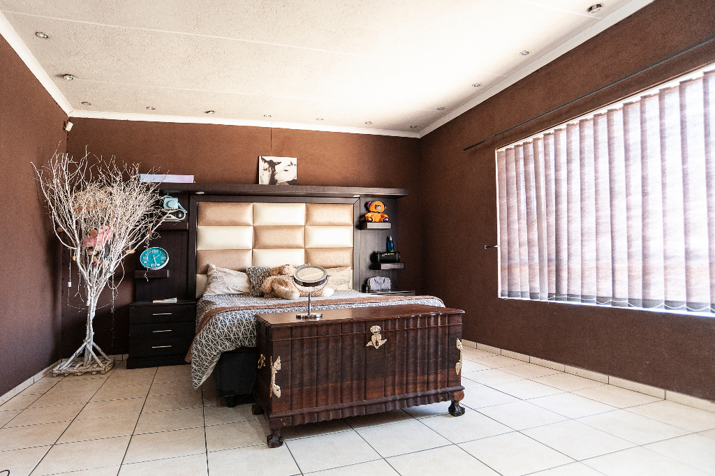 4 Bedroom House in Bergsig, Heidelb... RL919987 Just Property