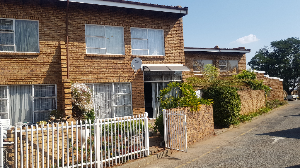 3 Bedroom Duplex in Flora Gardens, RL919989 Just Property