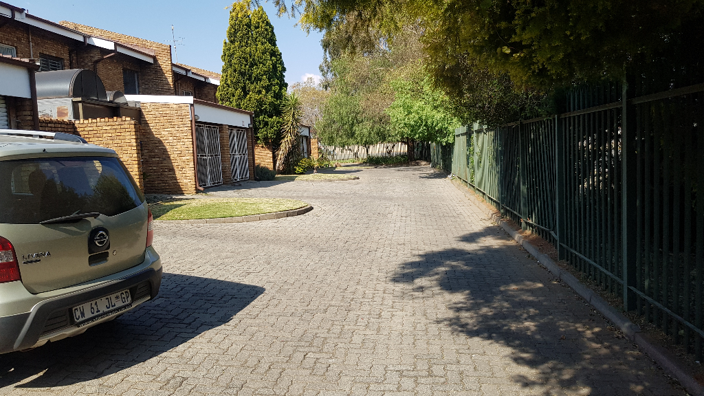 3 Bedroom Duplex in Flora Gardens, RL919989 Just Property