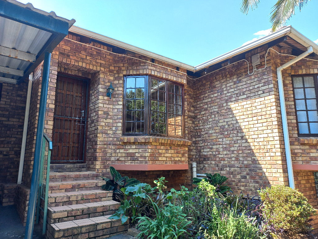 2 Bedroom Apartment in Chase Valley... RL920212 Just Property